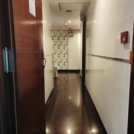 Four Seasons Hostel Хонконг Екстериор снимка